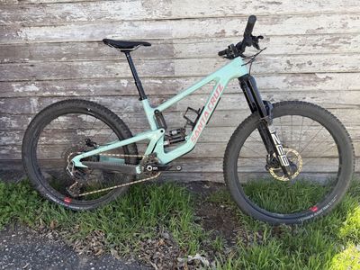 Medium 2025 Santa Cruz Nomad X01 AXS RSV