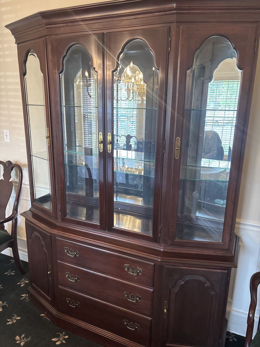 Elegant Dark Wood China Cabinet with Glass Doors & 3 Drawers - Excellent Condition