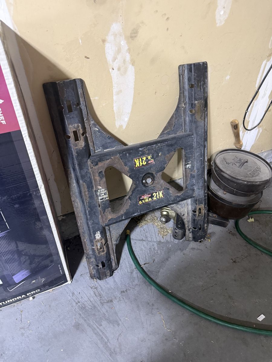 B&w turnover to 5th wheel rails and hitch 