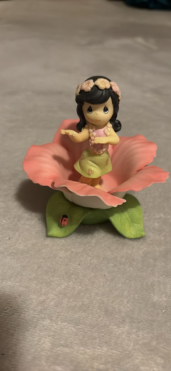 Hawaii Hula Girl in Hibiscus figurine(Precious Moments)