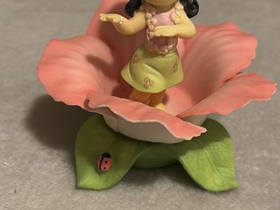 Hawaii Hula Girl in Hibiscus figurine(Precious Moments)