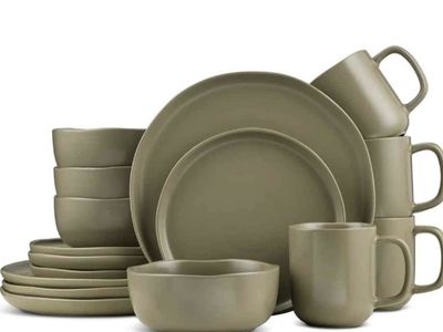 New. 16 Piece Sage Green Stoneware Set