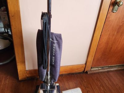 Sanitaire Heavy Duty bagged vacuum, new bag and belt and an extra bag. Works great, super clean.
