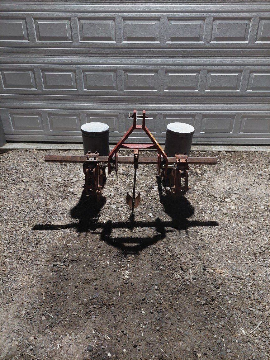 International 185 corn planter
