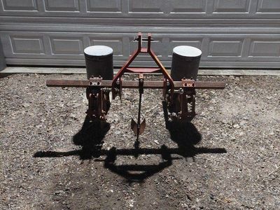 International 185 corn planter