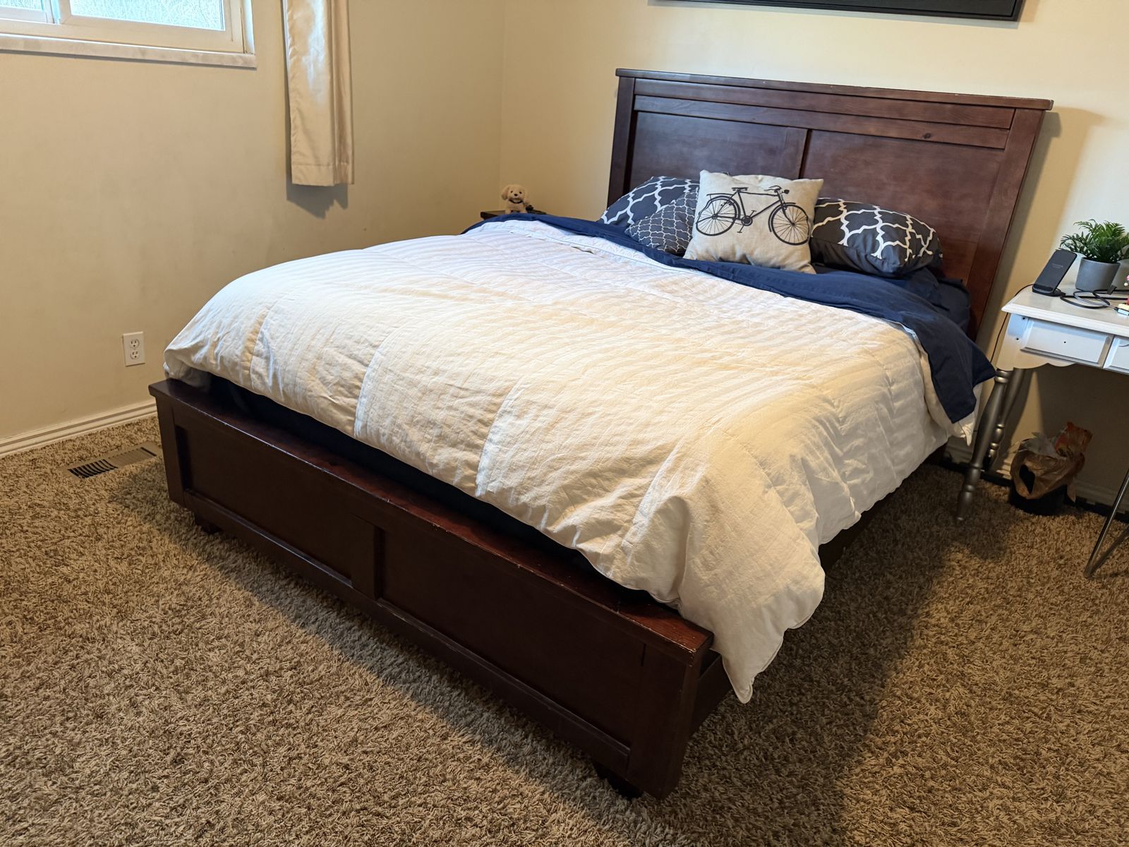 Queen bed room set