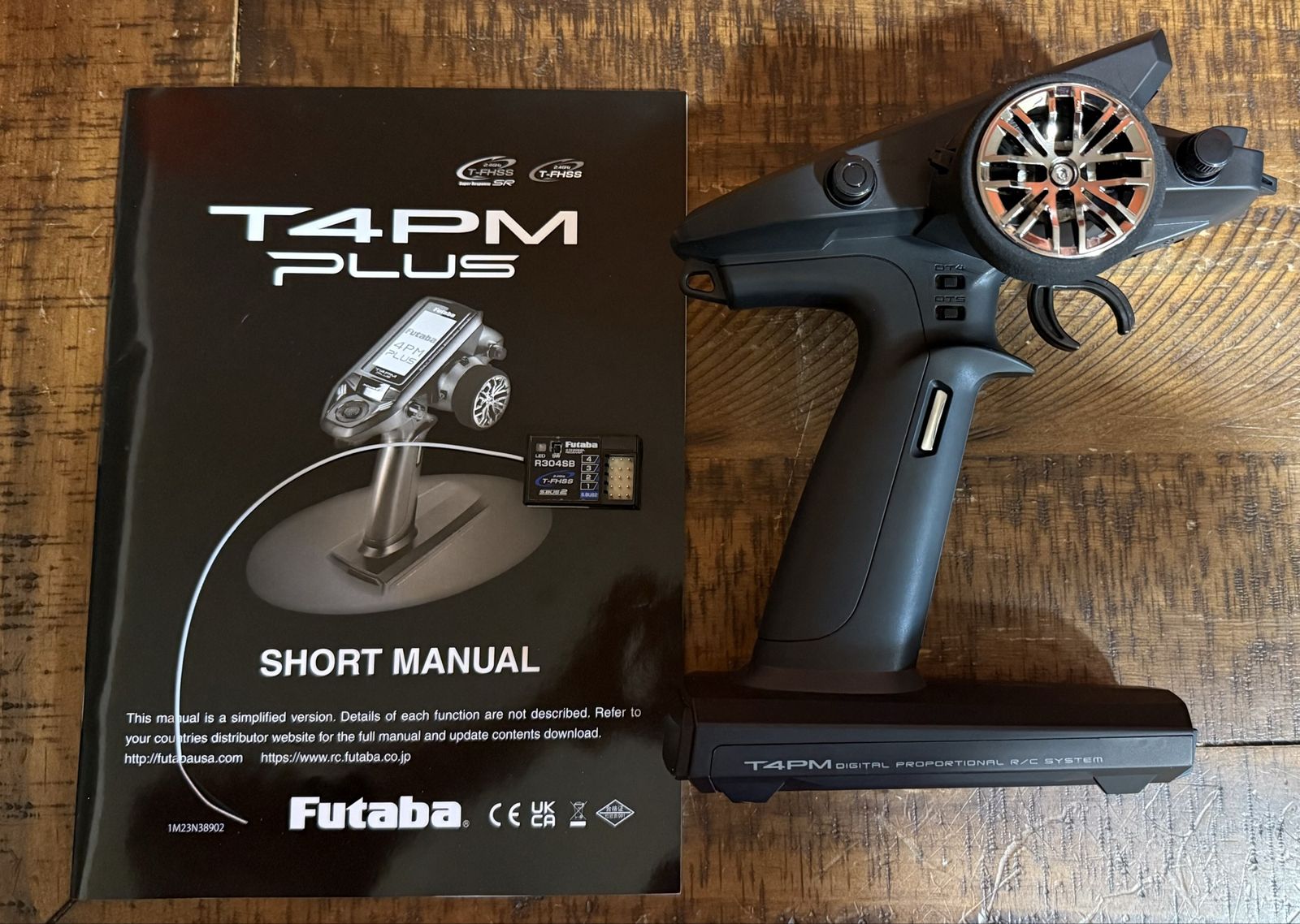 FUTABA 4PM Plus Transmitter with R304SB Receiver