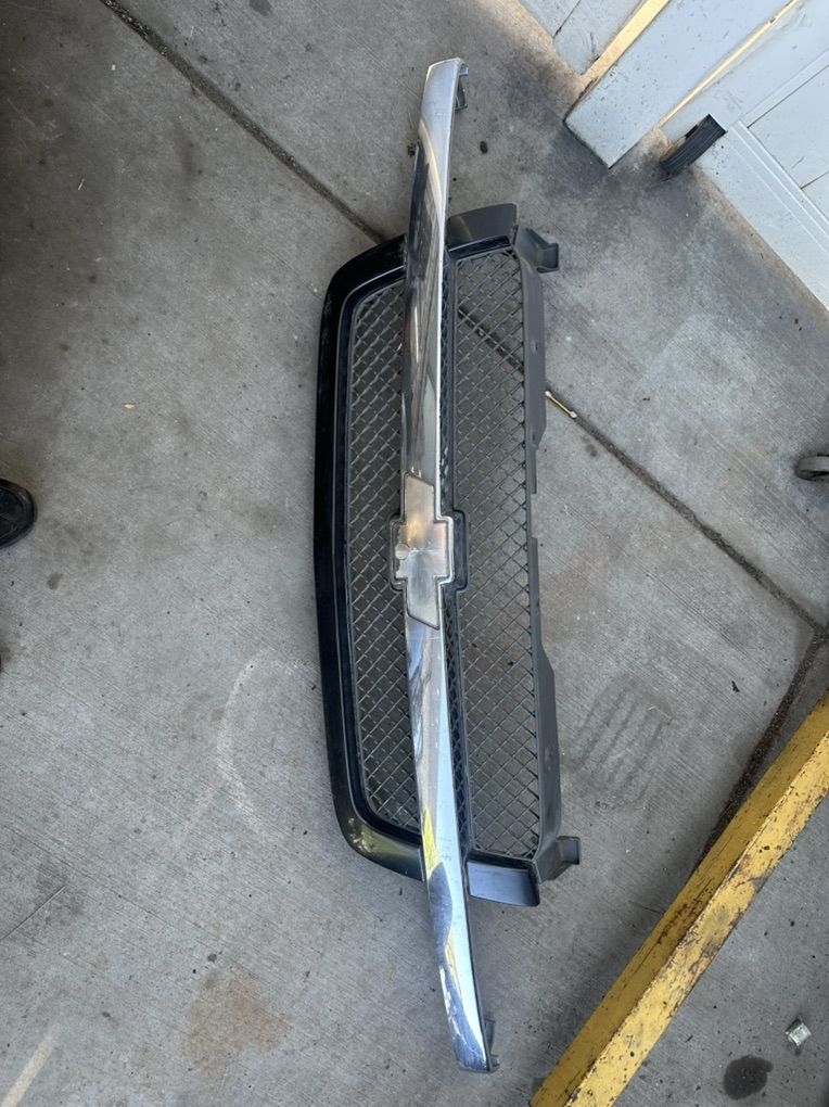 2003 & 2004 chevy silverado Grille