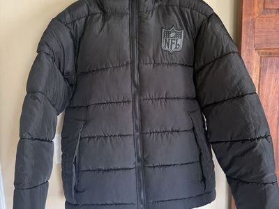 NWT Men’s NFL Puffer Coat