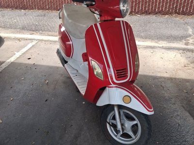 2014 Red and White Vintage Style Gas Motor Scooter - 4,174 Miles