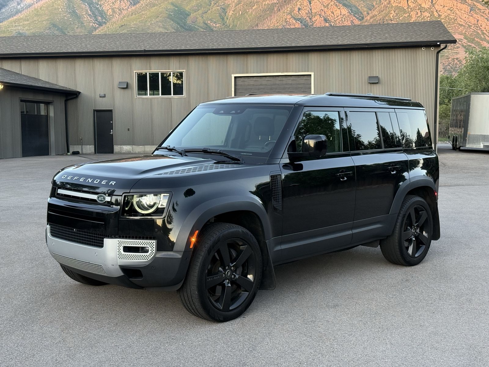 2023 Land Rover Defender 110 SE