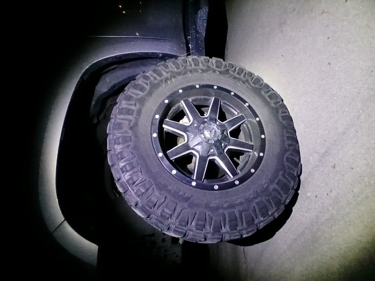 18" FUEL RIMS & MAXXIS RAZR MT 35X12.50R 18 LT'S