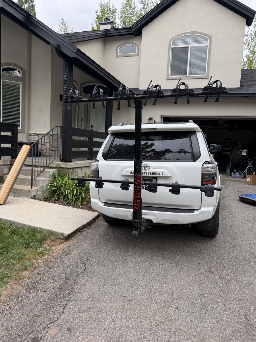 Yakima Hangover 6 bike rack 2” hitch