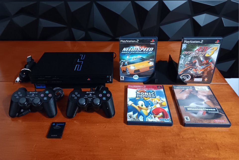 Sony PlayStation 2 Fat Console SCPH-30001-Launch Model- 1st Gen. 2 Controllers, Memory Card & 4 Games! Tested, Excellent Conditi