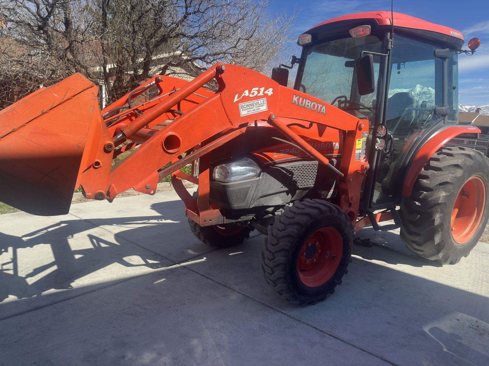 Kubota l3240 4x4  with loader and cab