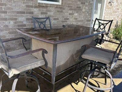 Nice OutDoor Patio Bar With Swivel chairs