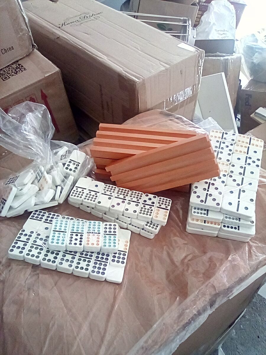225 Dominoes Game Tiles & 6 Wooden Racks