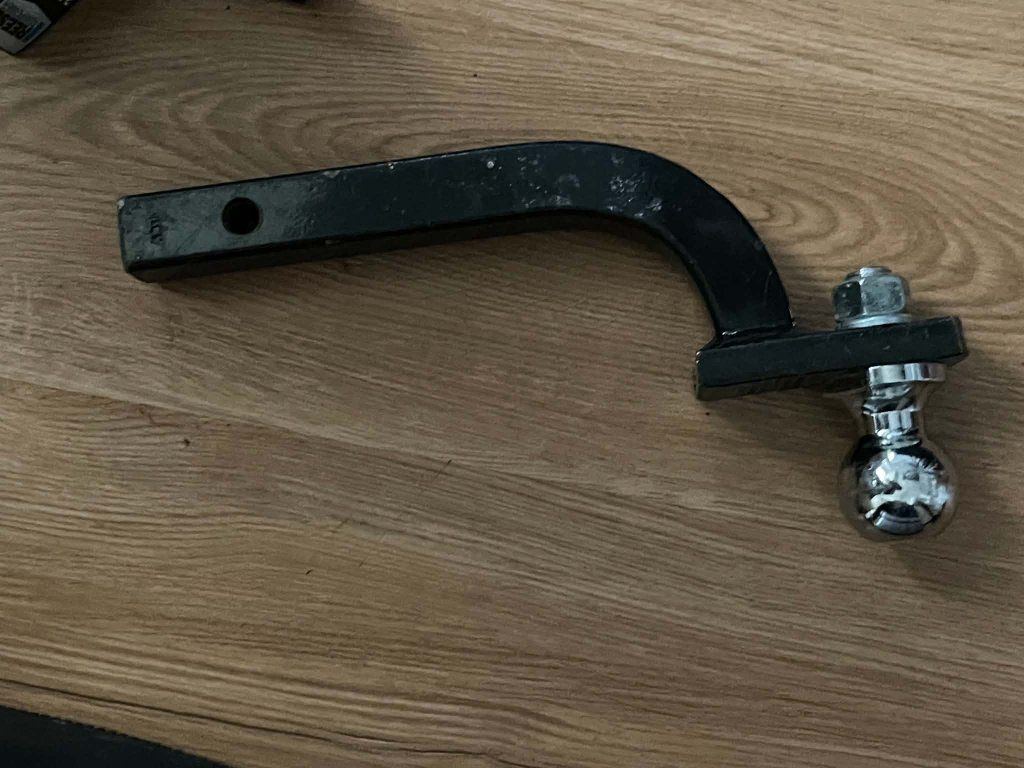 Trailer Hitch Mount with Ball Used