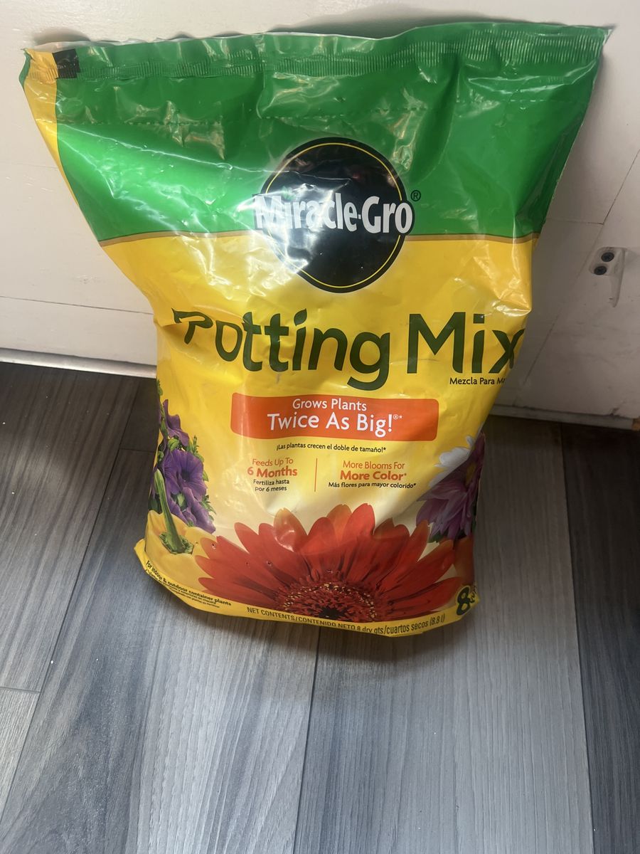 8 Quart Miracle Grow Potting Mix New
