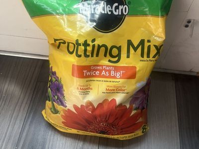8 Quart Miracle Grow Potting Mix New