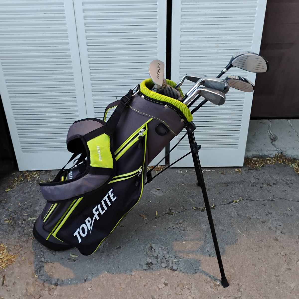 Top Flite Jr. Golf Club Set W/Bag 5 Clubs Right Hd