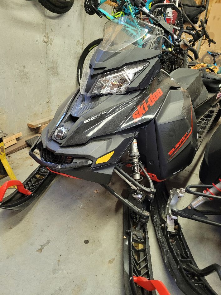 2015 Skidoo 800 Summit Snowmobile