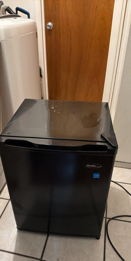 Danby 2.3 Cu. Ft. Mini Fridge – Great Condition