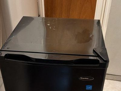 Danby 2.3 Cu. Ft. Mini Fridge – Great Condition