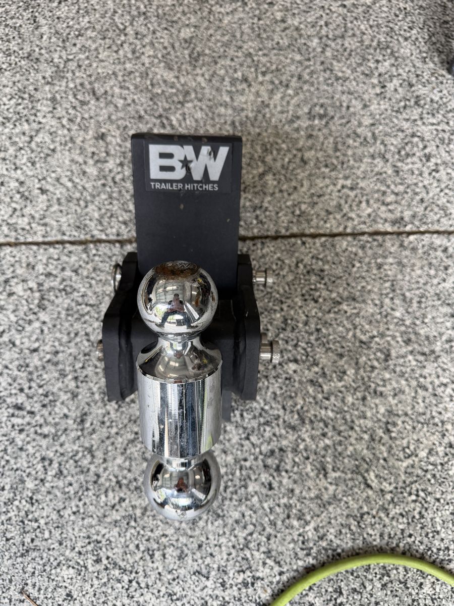 B & W Tow And Stow 3 Inch Hitch 2 Ball