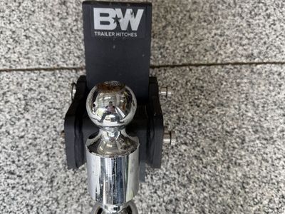 B & W Tow And Stow 3 Inch Hitch 2 Ball