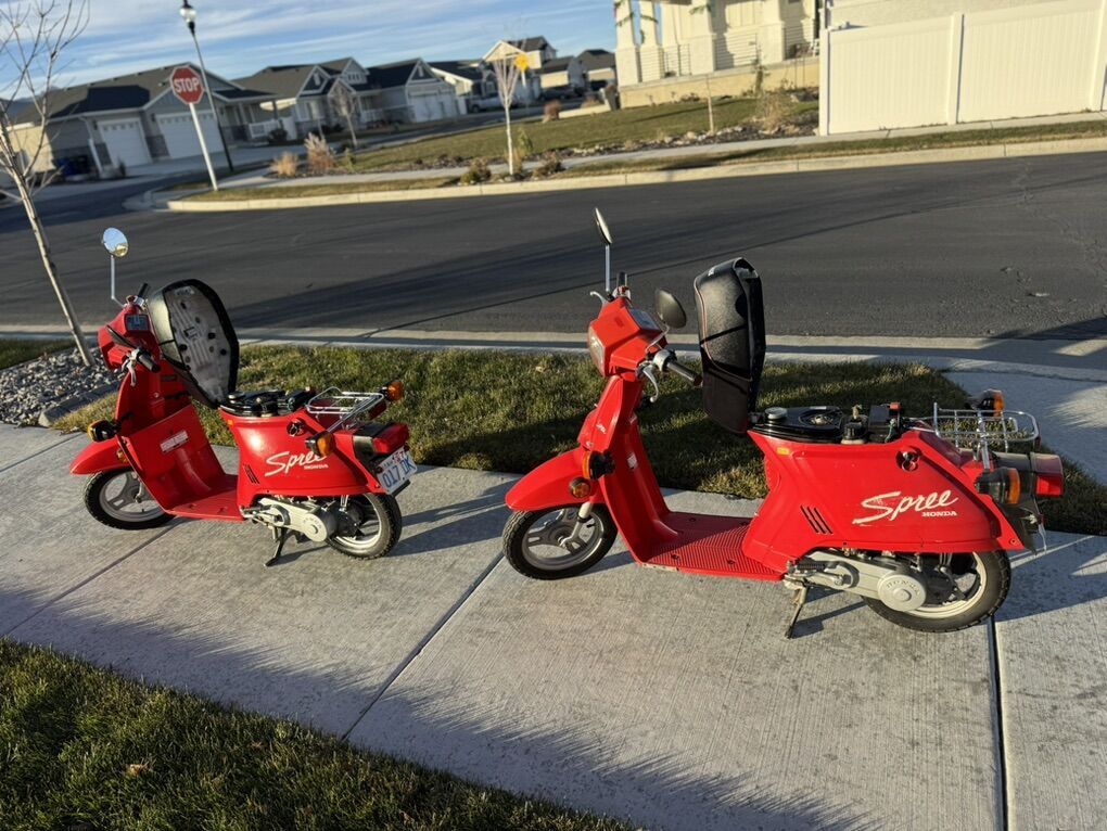 Two vintage 1986 scooters  $2.500  for Both