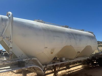 2003 Heil J Model Pneumatic Dry Chemical Tank Trailer