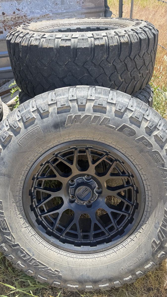 KMC BLACK RIMS