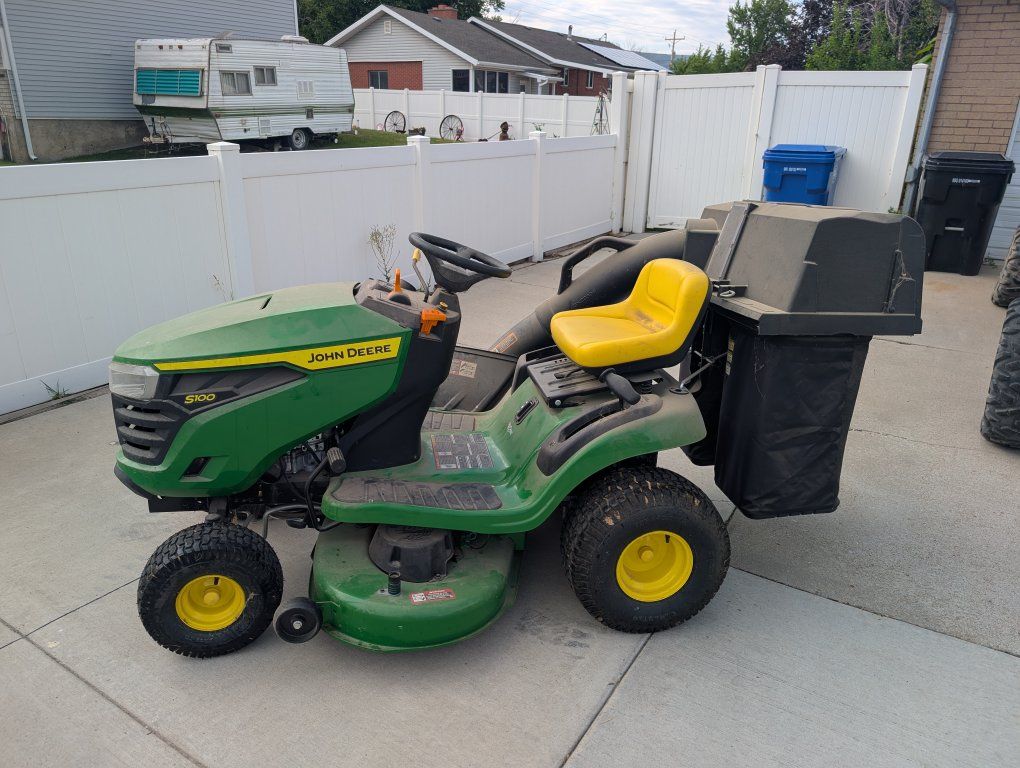 John Deere S100 Riding Lawn Mower with Bagger. only 7.6 hours