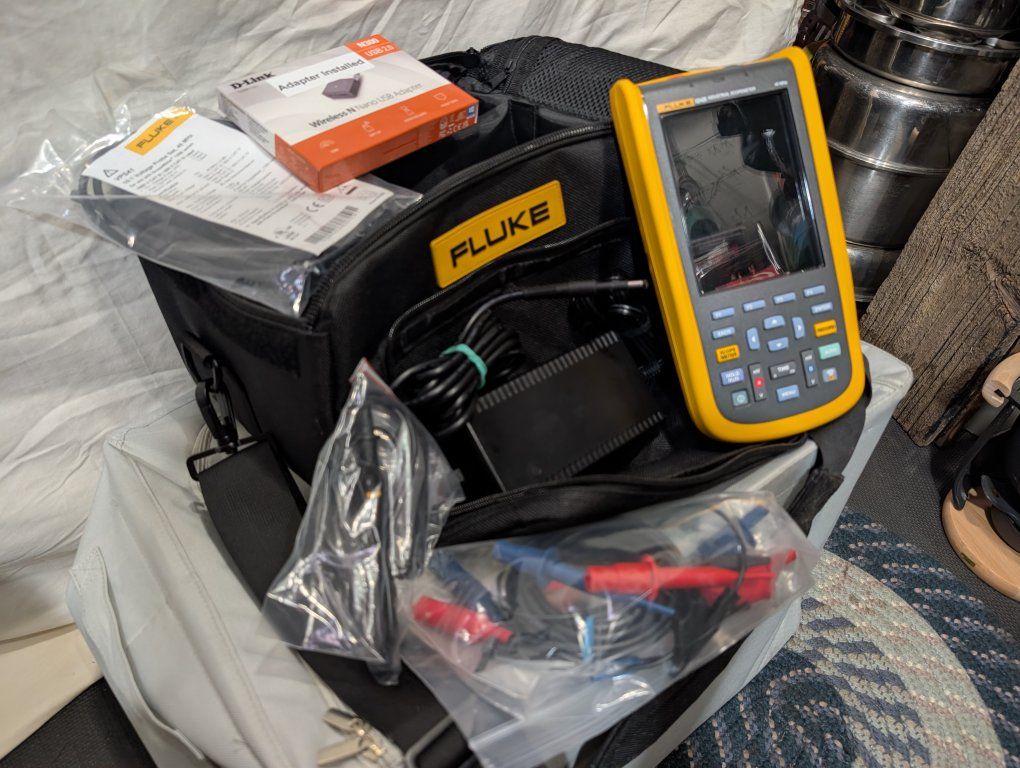 Super Nice FLUKE 124B Industrial ScopeMeter 40MHz HandHeld Oscilloscope Scope Meter + All The Extras!