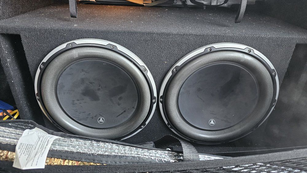 2 JL AUDIO 13W6'S