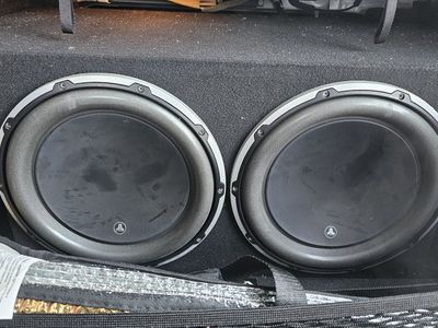 2 JL AUDIO 13W6'S