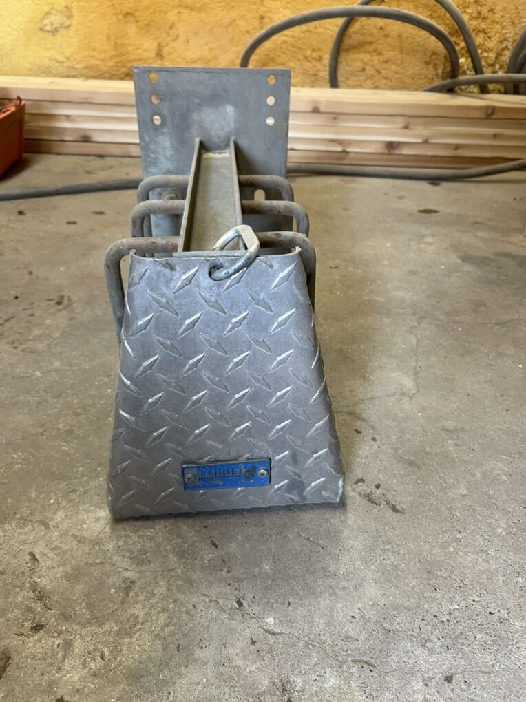 Merritt Chain Hanger