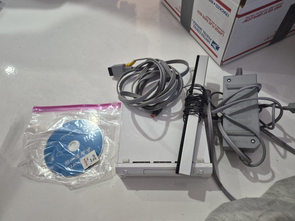 Nintendo Wii Console RVL-001 White with Wii Sports Game & 2GB SD Card