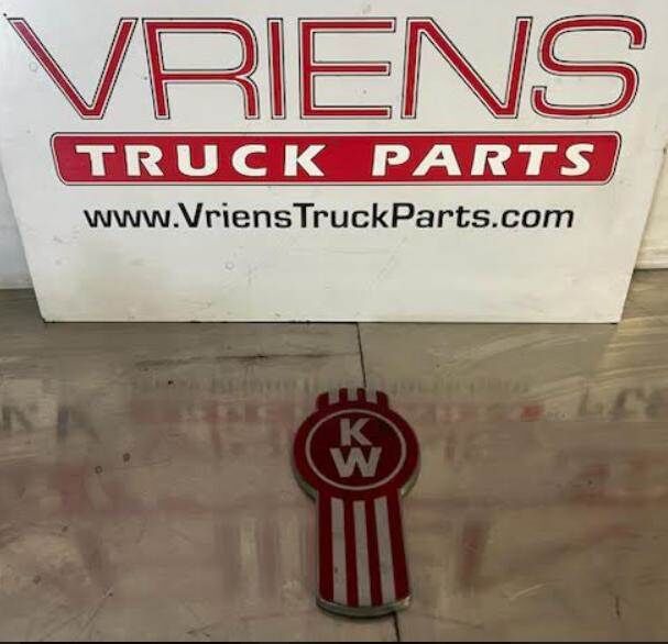 KENWORTH EMBLEM-HOOD KW RED VIT ENAMEL/CHROM L53-1002-10
MTG BOLT BROKE OFF CAN