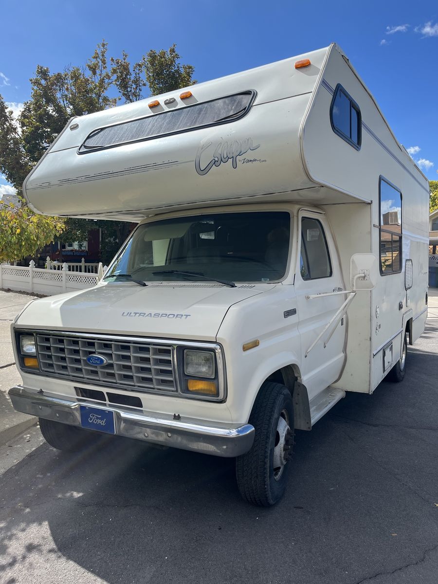 1991 22’ Ford Motorhome Remodeled