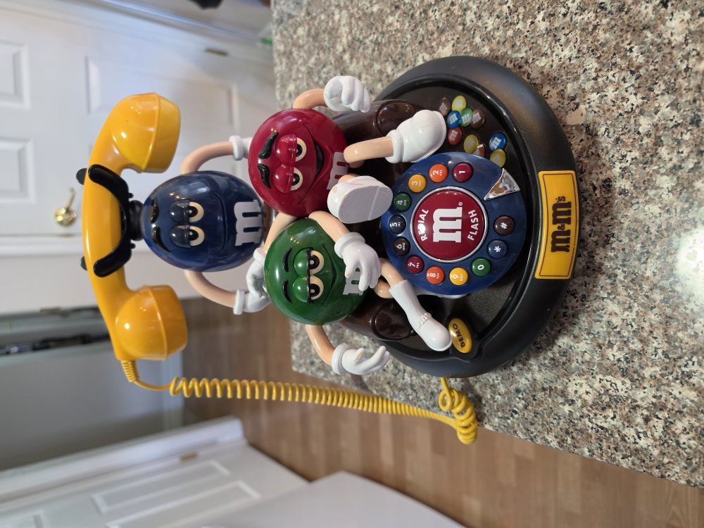 M n M Animated Telephone