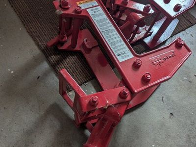 Qual-Craft Scaffold Brackets - Red Heavy Duty Roof Brackets (Set of 2)