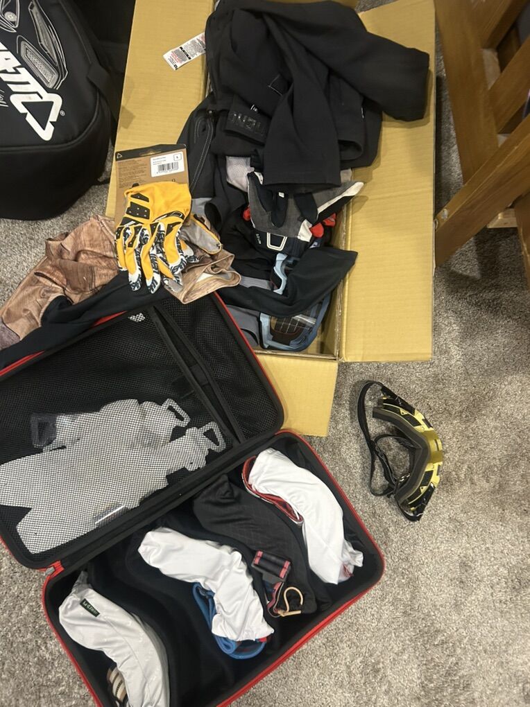 Miscellaneous Leatt/commencal Gear