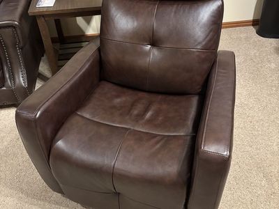 Rochester Leather Swivel Power Rocker/Recliner - Excellent Condition, 5 years old and well cared for.