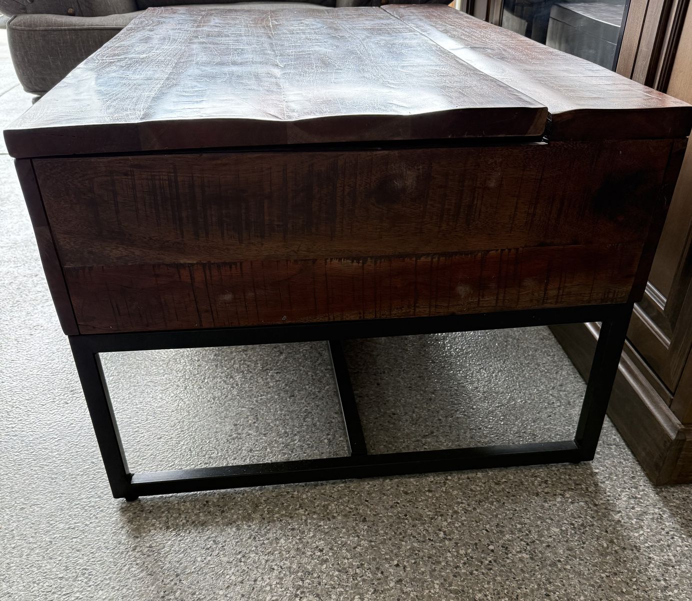 Main image 2