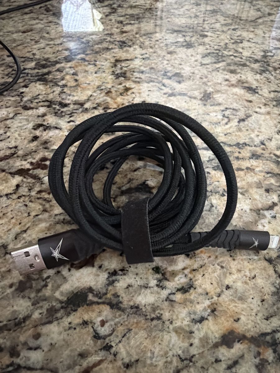 Iphone Lightning-USB 6 Foot Plug