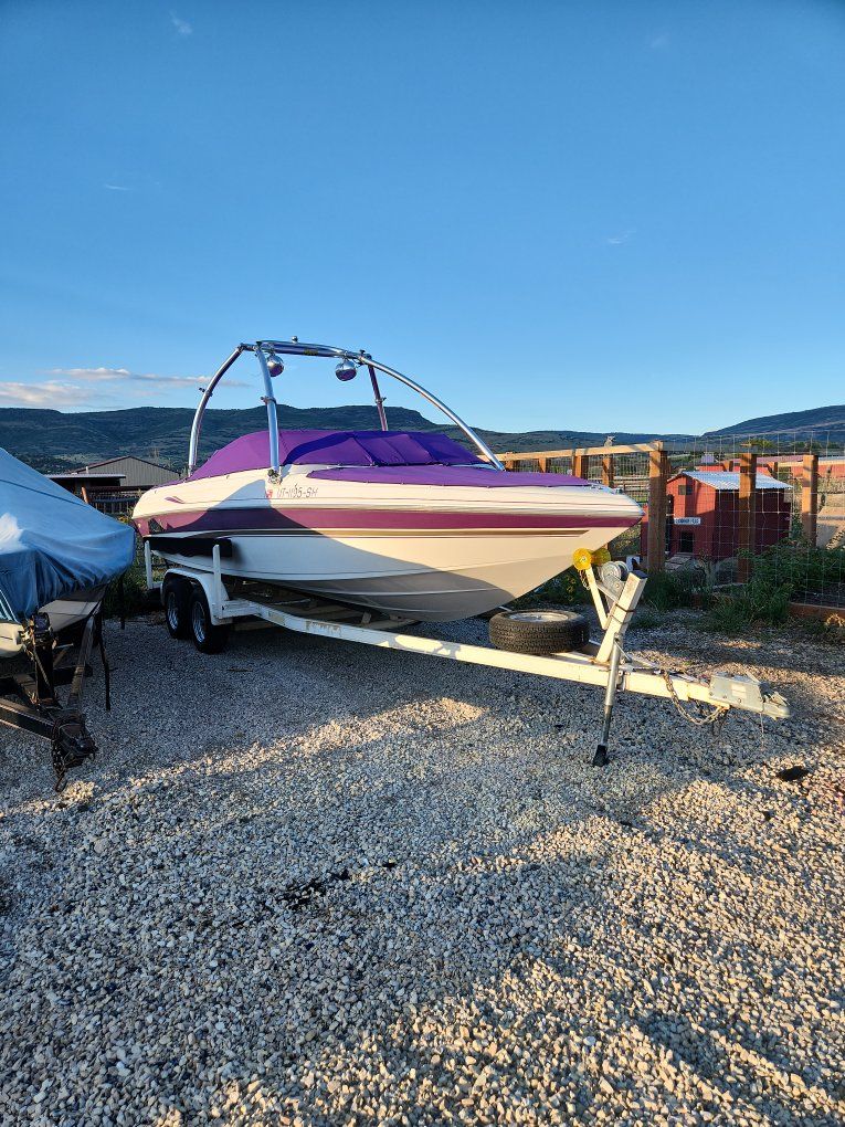 2002 Reinell 2300