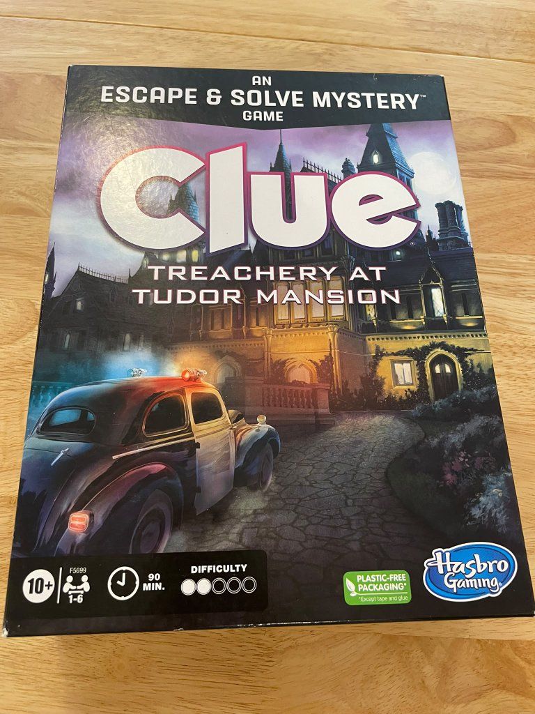 Clue Treachery at Tudor Mansion Escape & Solve Mystery Board Game Hasbro