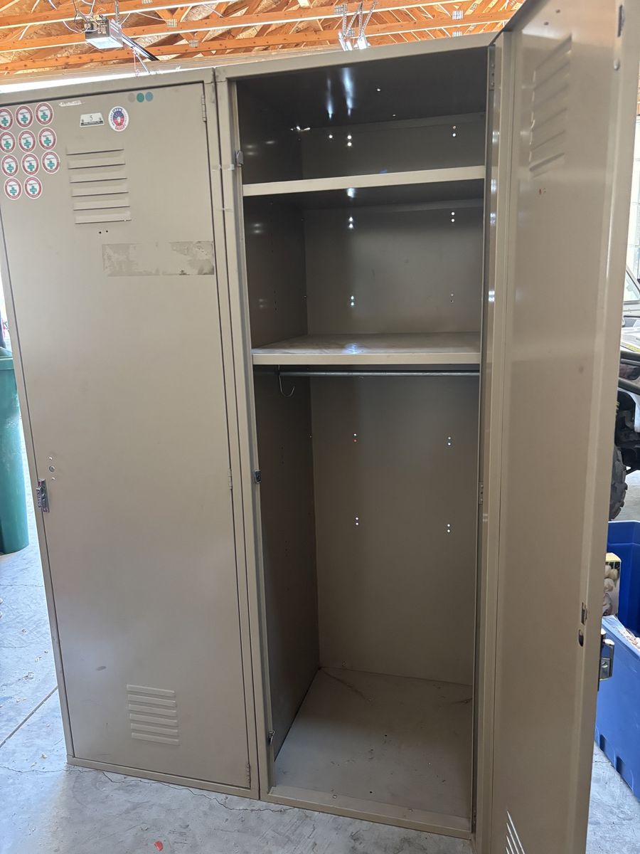 Large locker cabinet 